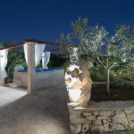 Villa Lucian